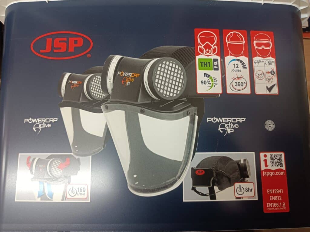 JSP PowerCap Active IP: protection respiratoire TH1 (90%), oculaire (12J, B) & anti-choc. Ventilation 160L/min, 8h autonomie.